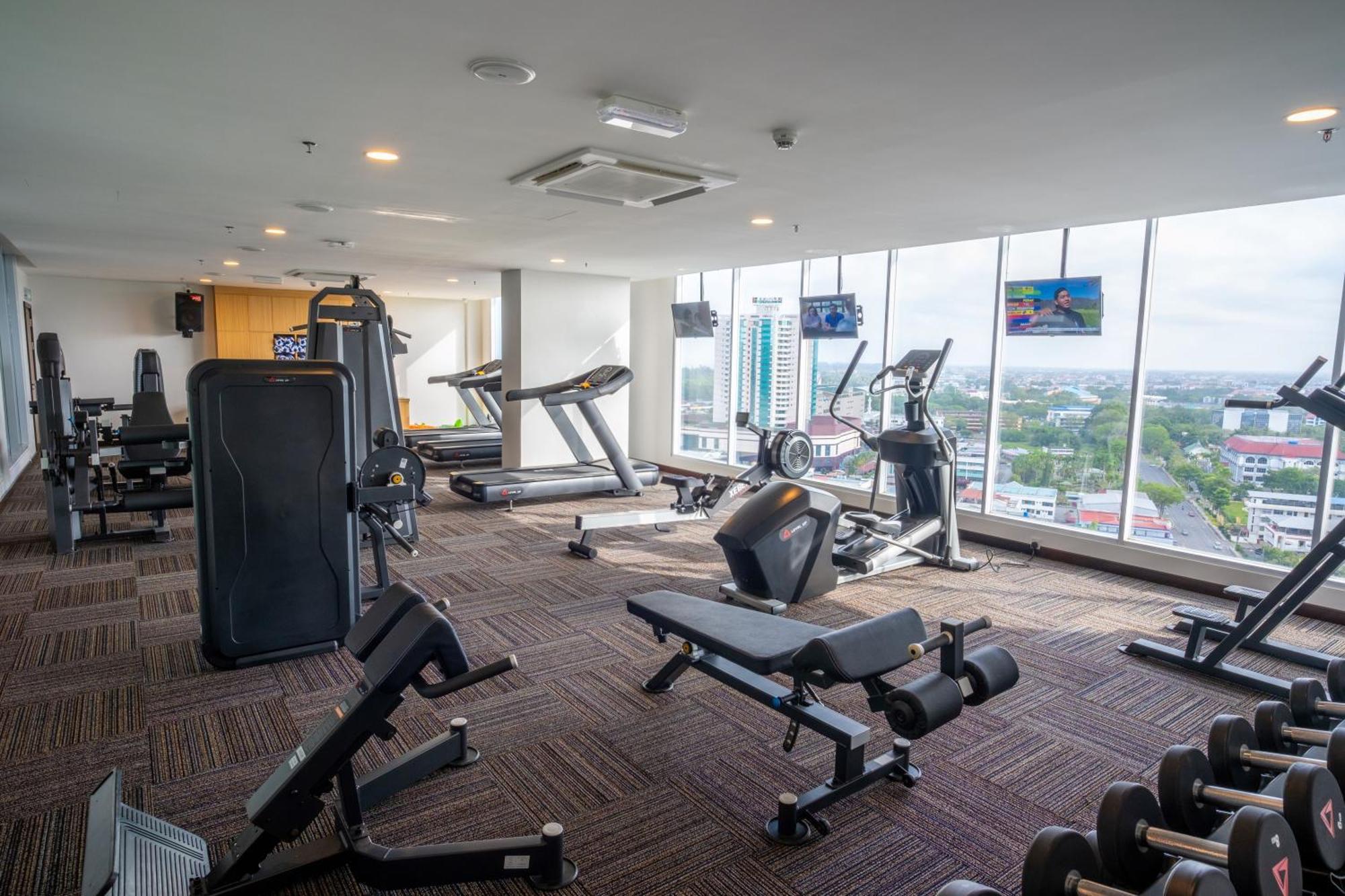 City Rise Hotel Miri Buitenkant foto