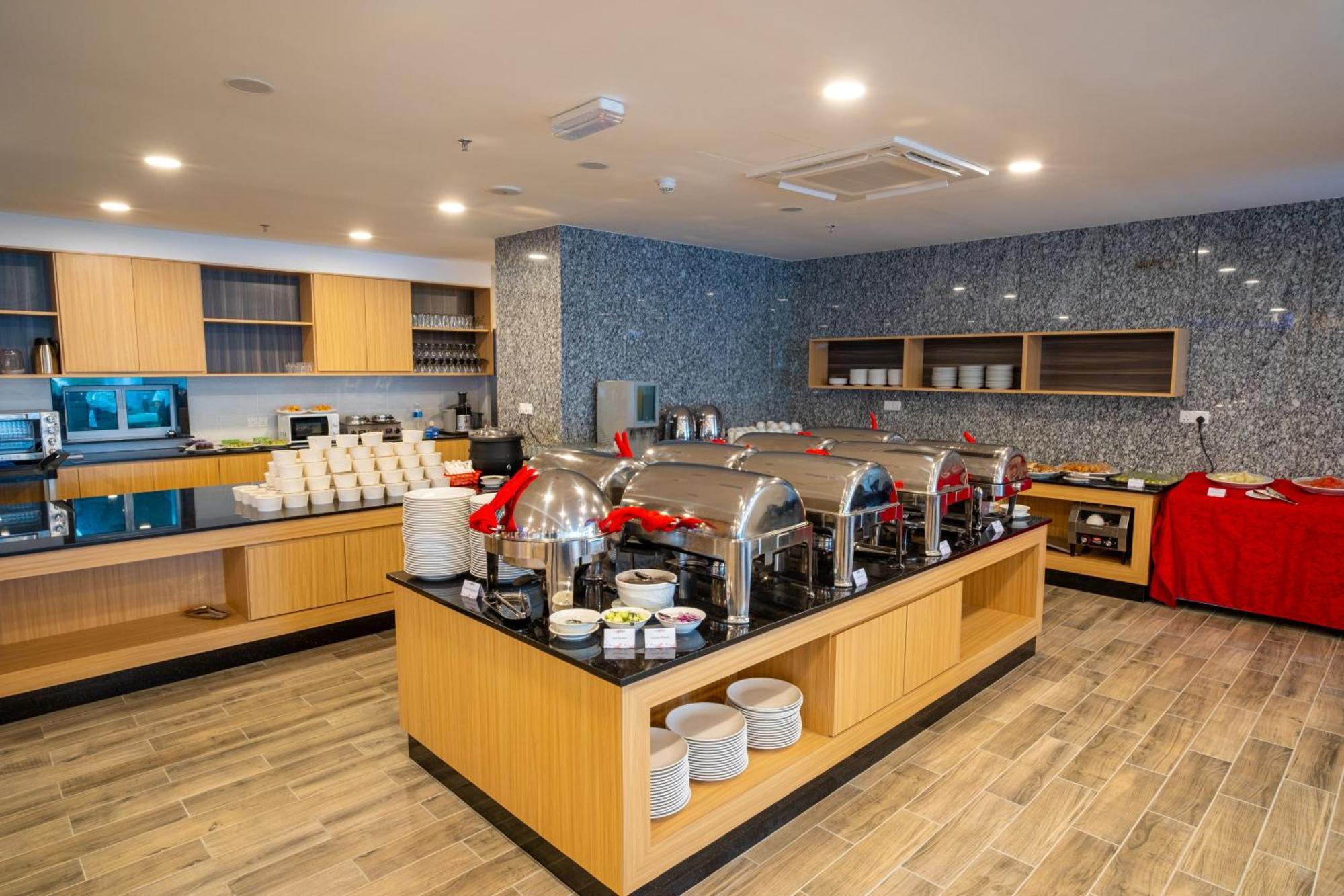 City Rise Hotel Miri Buitenkant foto